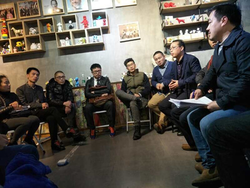 《深圳市皮雕艺术促进会》第一次会员大会：会长及理事们内部交流。